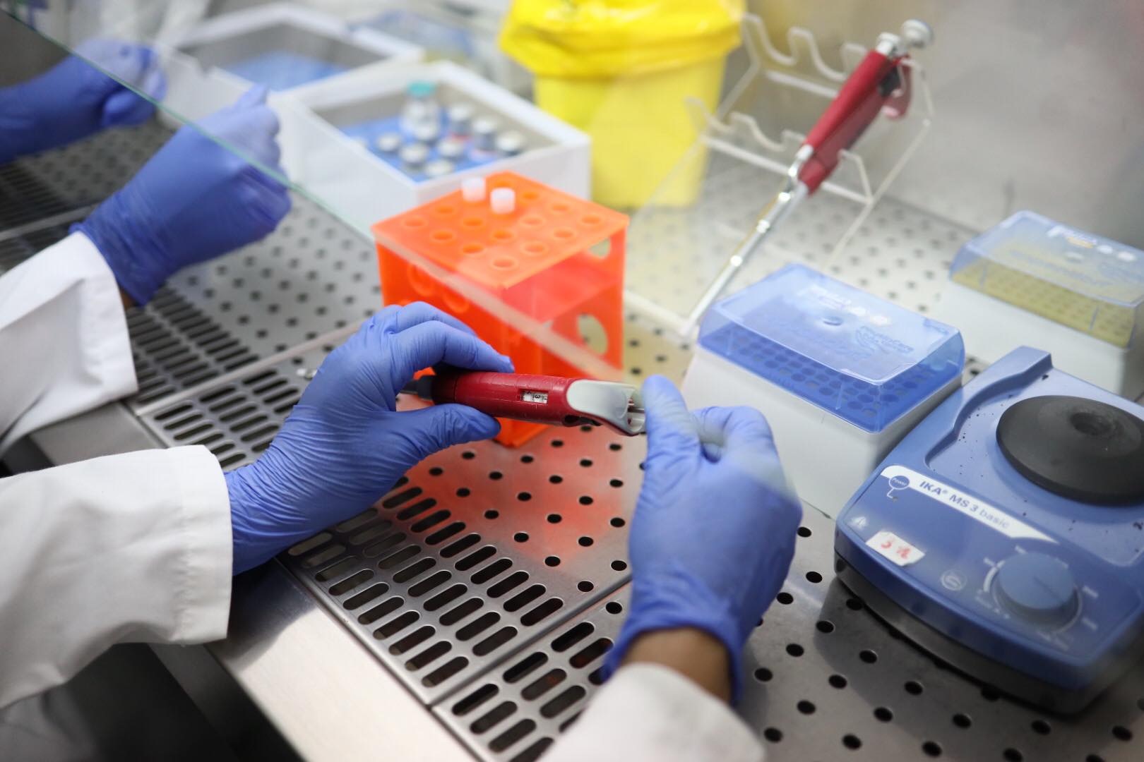 Gazetari rrefen rastin te infektivi: Erdhi vete por nuk u pranua, duhej te shoqerohej nga 127