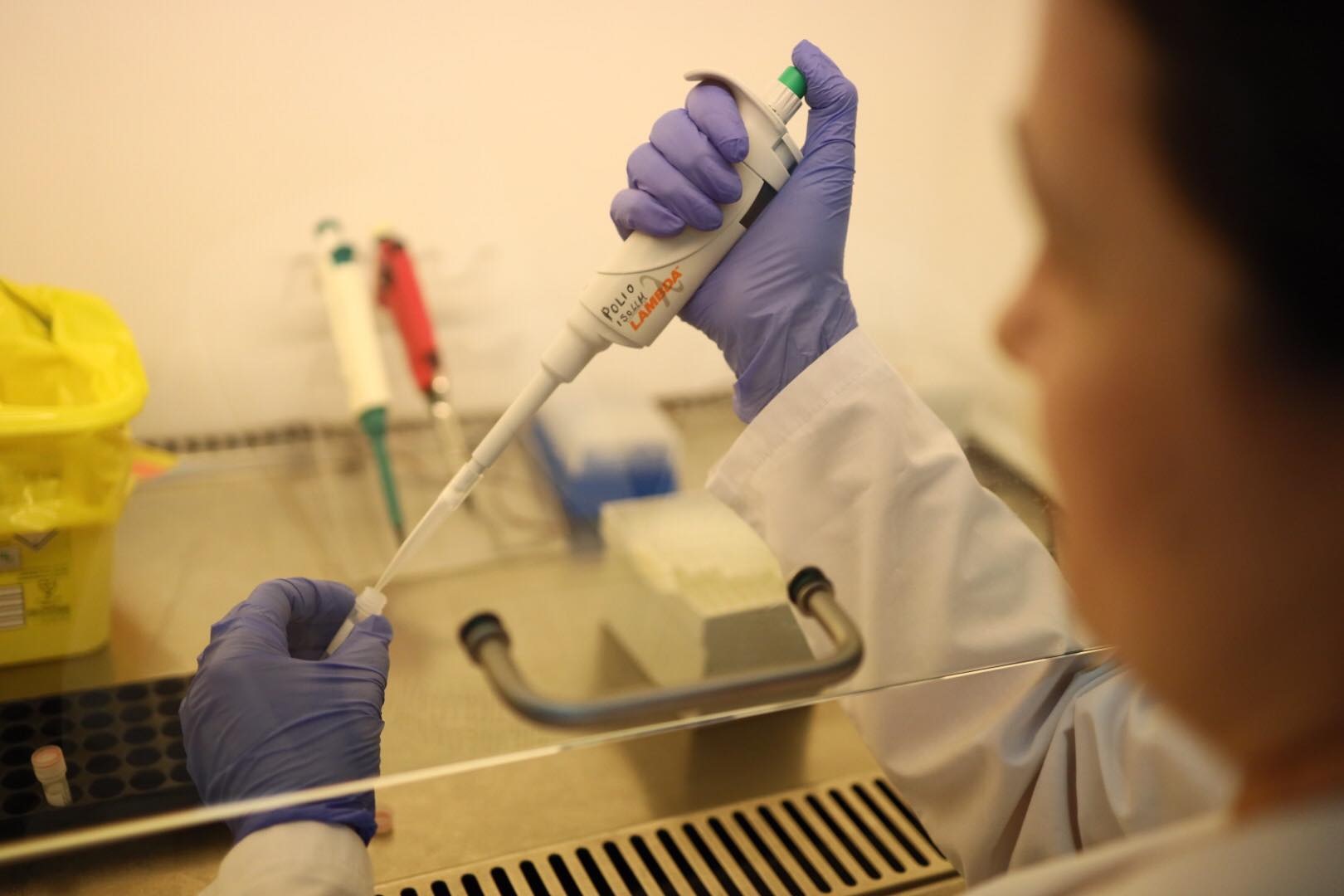 Gazetari rrefen rastin te infektivi: Erdhi vete por nuk u pranua, duhej te shoqerohej nga 127