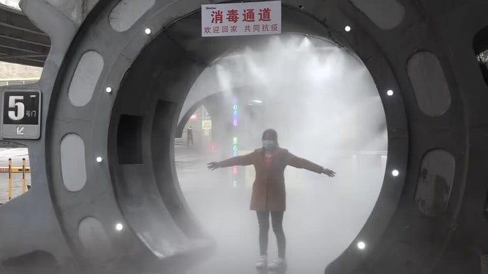 FOTO/”Mënyra më efektive për ta luftuar”, Ekipet zbresin në ambjentet publike, përdorin çdo mjet për dezinfektim