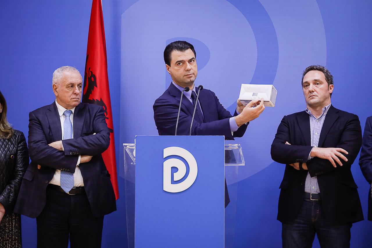 VIDEO/ Basha publikon skandalin me maskat: 1.2 milione maska me data te skaduara per mjeket dhe infermieret