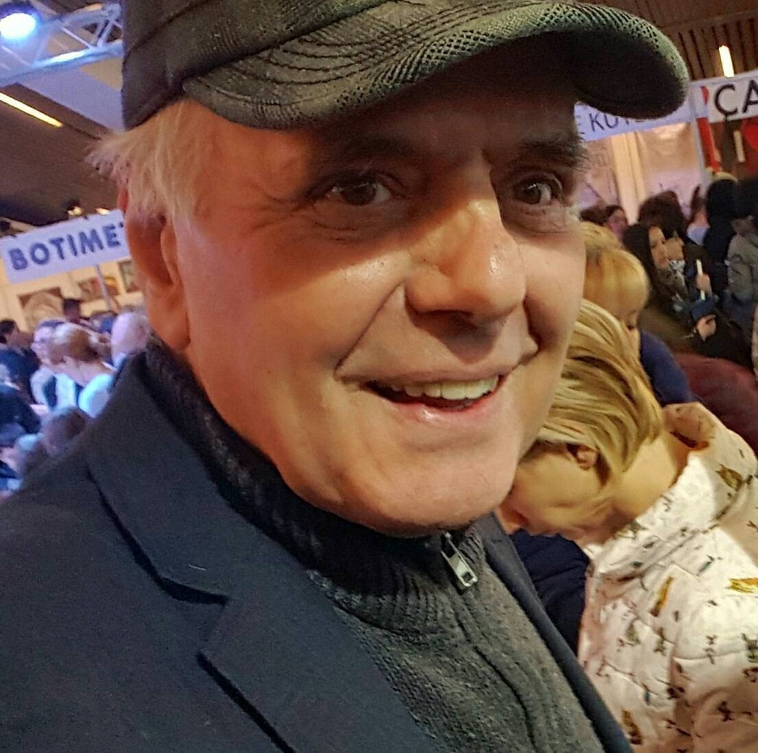 KOMENT/ Fshati i dashuruar me burgun