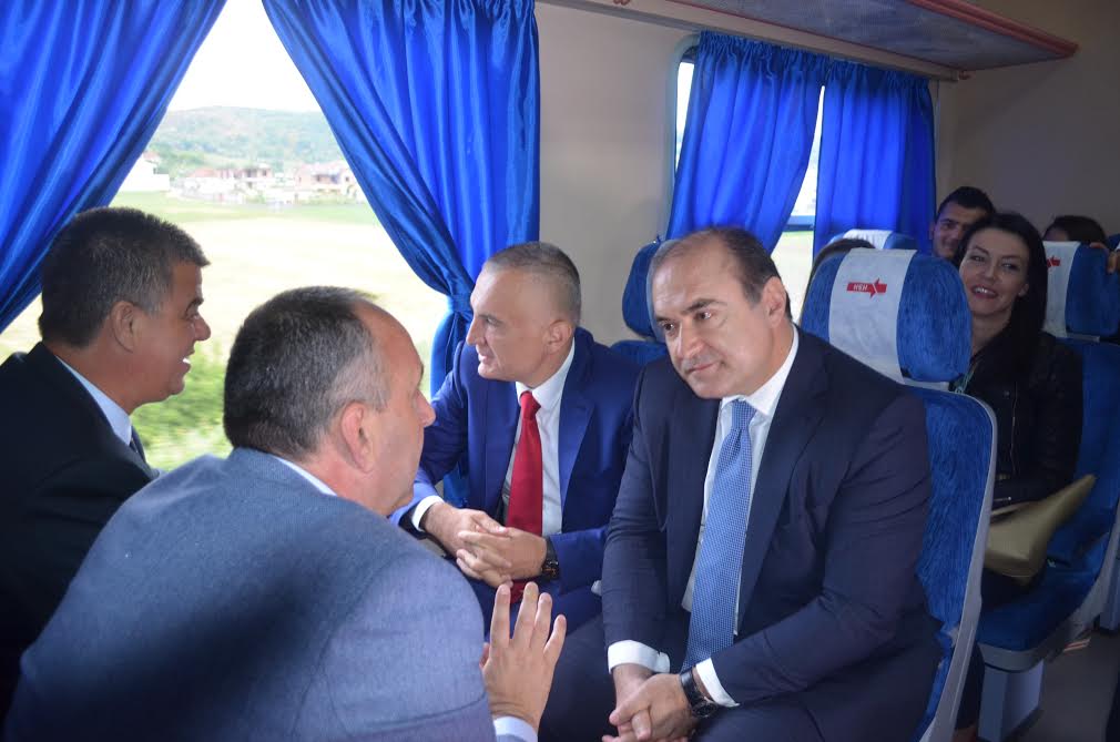 Fotot e Metes me miqte e Lefter Kokes, zbulohet vendi ku i shkrepen