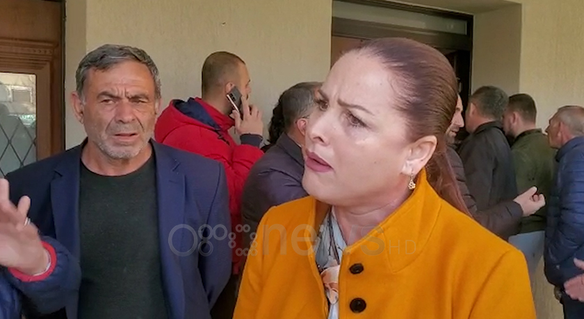 Skandali thellohet në gjimnazin e Fierit, drejtoresha: Vajza që u dërgua në spital ishte shtatzënë