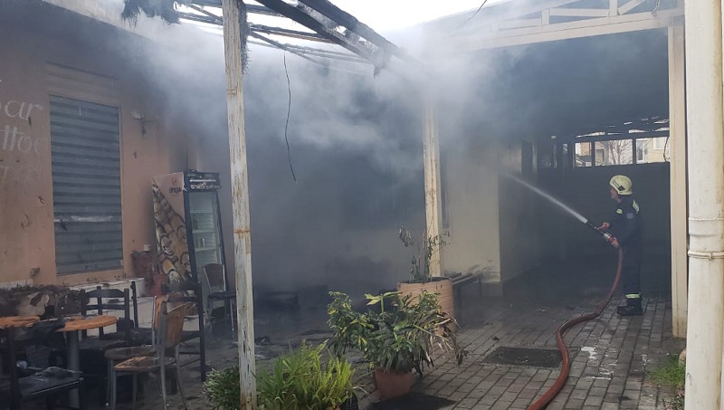 Shkrumbohet lokali ne Vlore