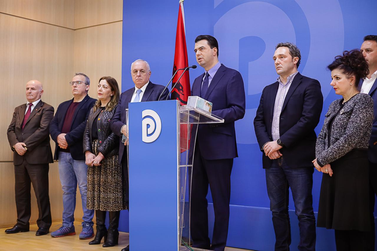 VIDEO/ Basha publikon skandalin me maskat: 1.2 milione maska me data te skaduara per mjeket dhe infermieret