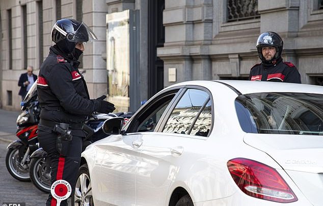 S*ks në makinë në zonën më të goditur nga COVID, çifti arrestohet nga policia
