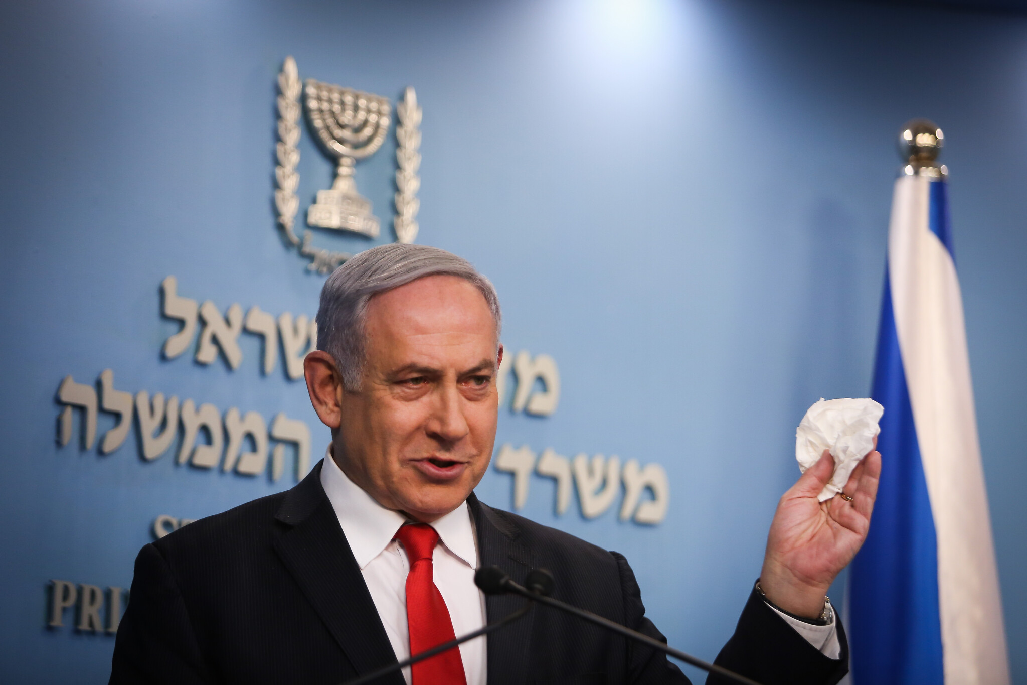 Koronavirusi/Kryeministri i Izraelit Netanyahu dhe stafi i tij hyn në karantinë