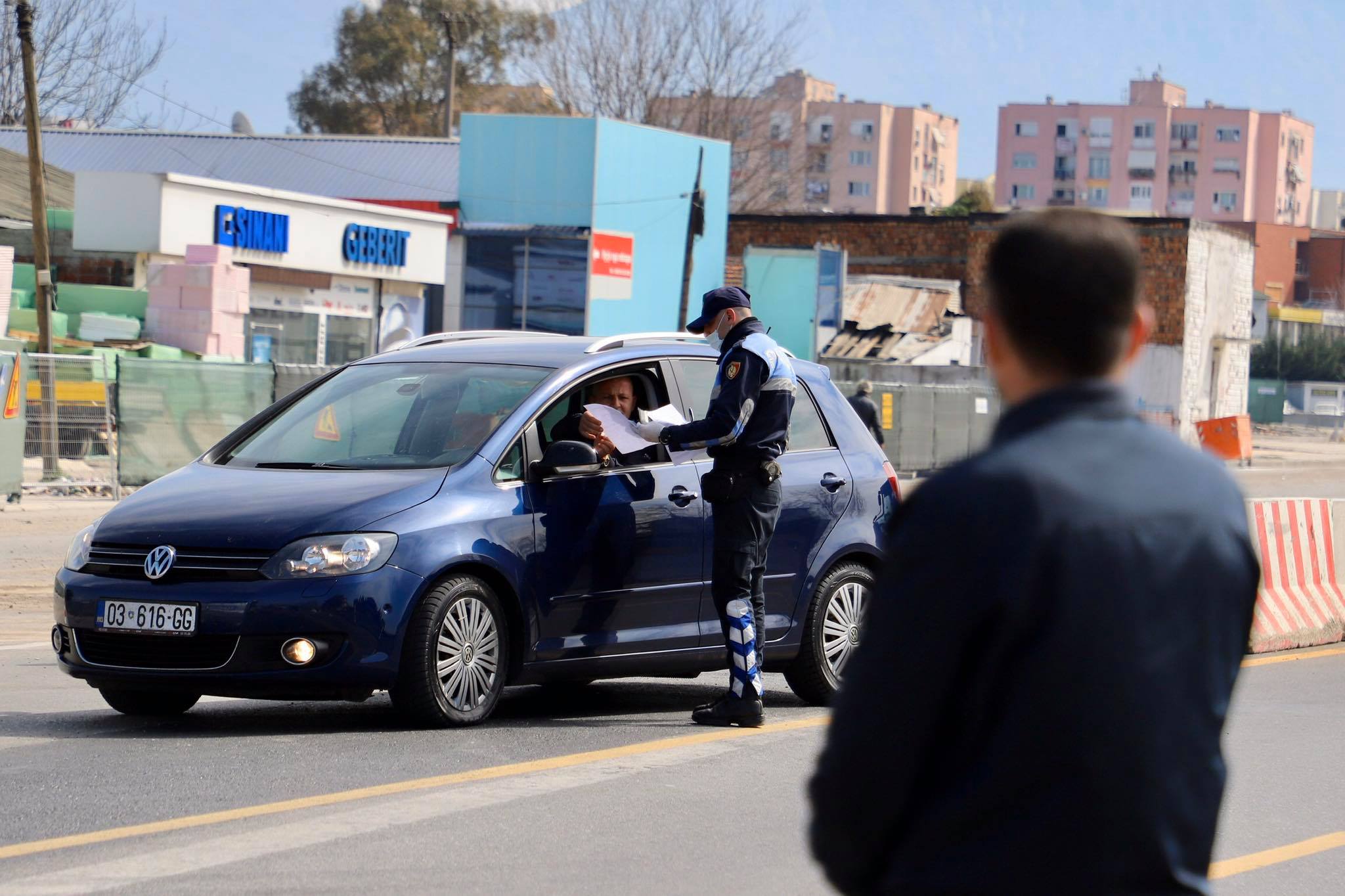 Kufizimi është edhe më i ashpër se sa duket, policia sqaron një kleçkë të liri daljes