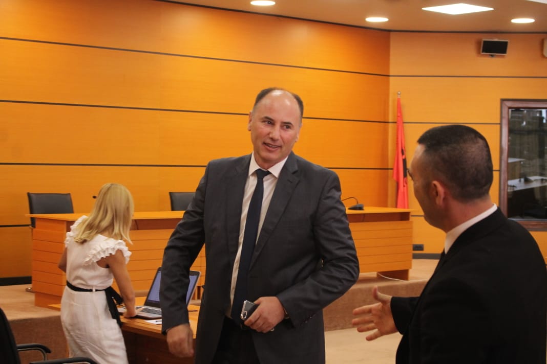“Dyshoj se është bërë proçes i drejtë”, Ish-ministri: Shkarkimi i Arben Dollapit vendim i poshtër dhe ulëritës