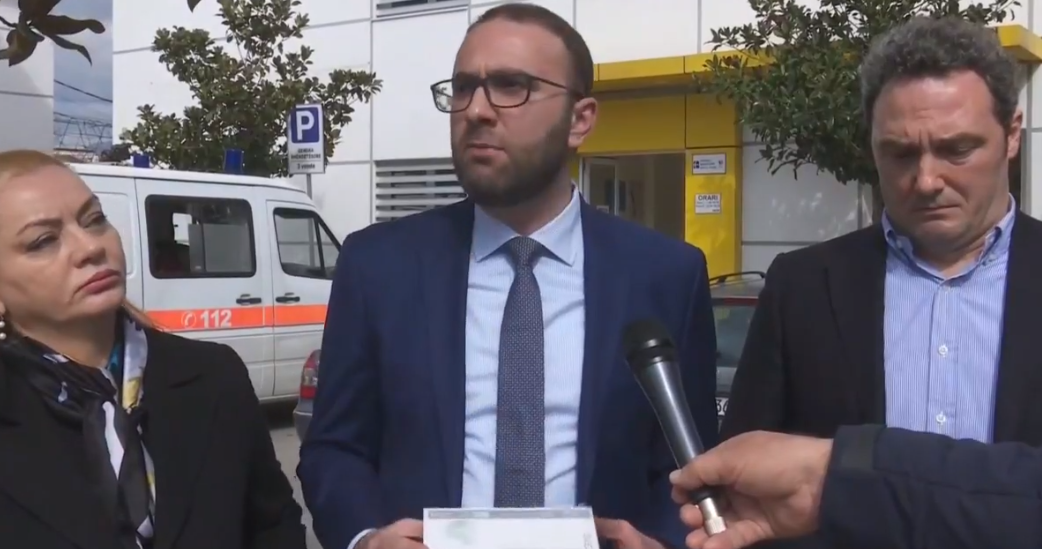 PD denoncon skandalin: Ministria e Shëndetësisë ka shpërndarë maska të skaduara për personelin mjekësor