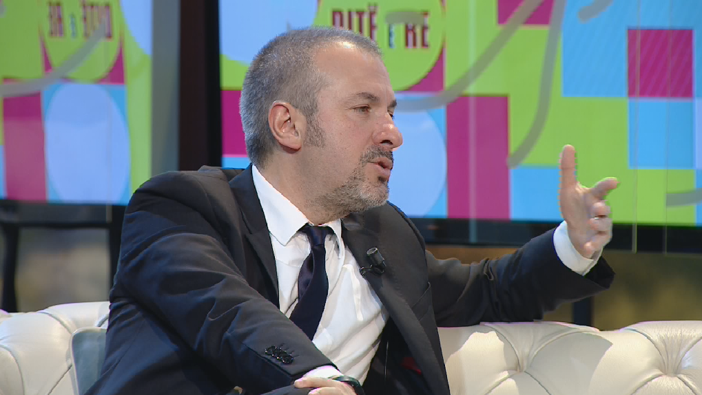 Deputeti gjen arsyen pse vrasin shqiptarët: Televizionet të heqin televonelat e dhunshme! Të gjejnë ato me rrobabanjo!