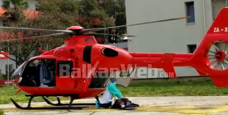VIDEO/I sëmuri mbërrin në QSUT me helikopter, mjekja e vetme përpiqet ta rikthejë në jetë
