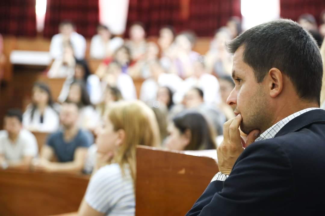 ANALIZA/Epidemiologu shpjegon vdekshmërinë dhe cilat mosha po sëmuren më shumë në Shqipëri, disa gabime që bëjmë