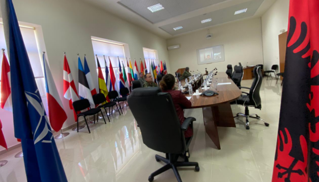 A ka të infektuar në ushtri, Olta Xhacka jep lajmin