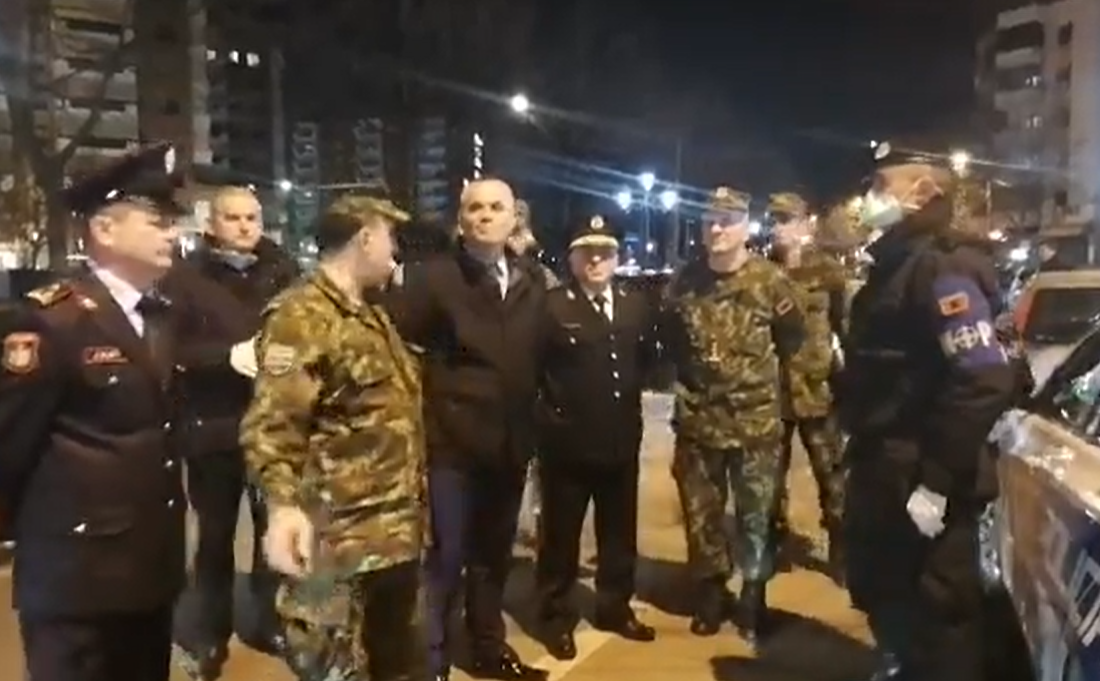 15 postblloqe ne Tirane mes policise dhe ushtrise, ne kerkim te personave qe duhej te ishin karantinuar