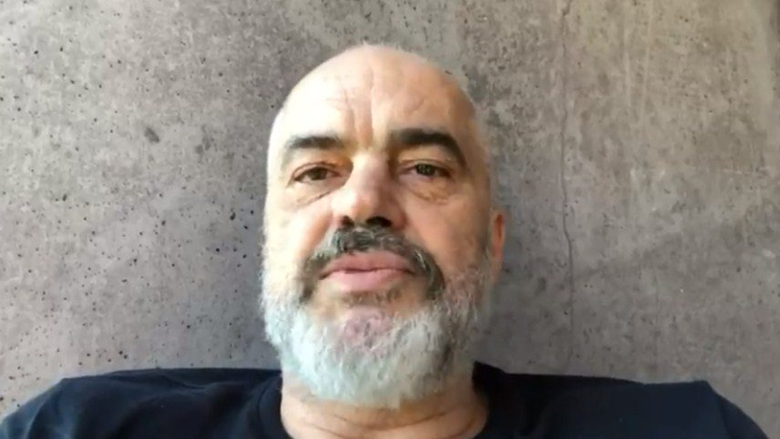 “Më shani sa të doni”, Kryeministri nuk ndalet me video-mesazhe: Po kaloj kohë me Zahon si kurrë më parë
