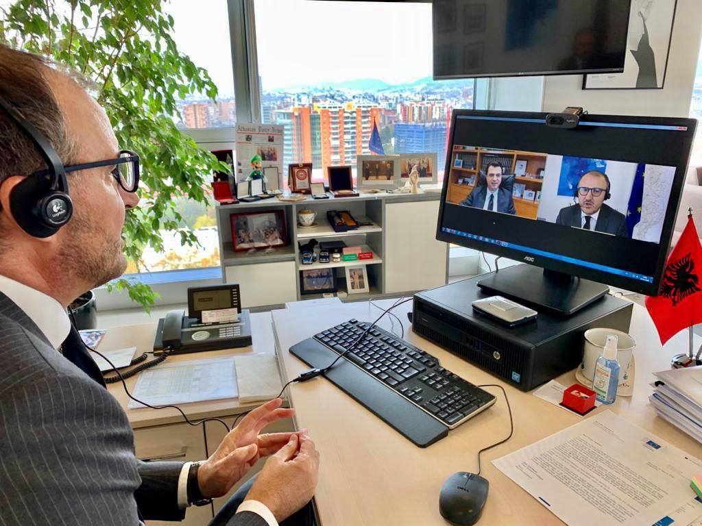 Basha poston statusin e Soreces ne Facebook, para se Soreca ta fshije ate me vone!