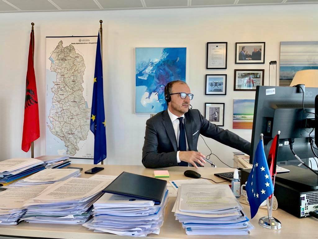 Basha poston statusin e Soreces ne Facebook, para se Soreca ta fshije ate me vone!