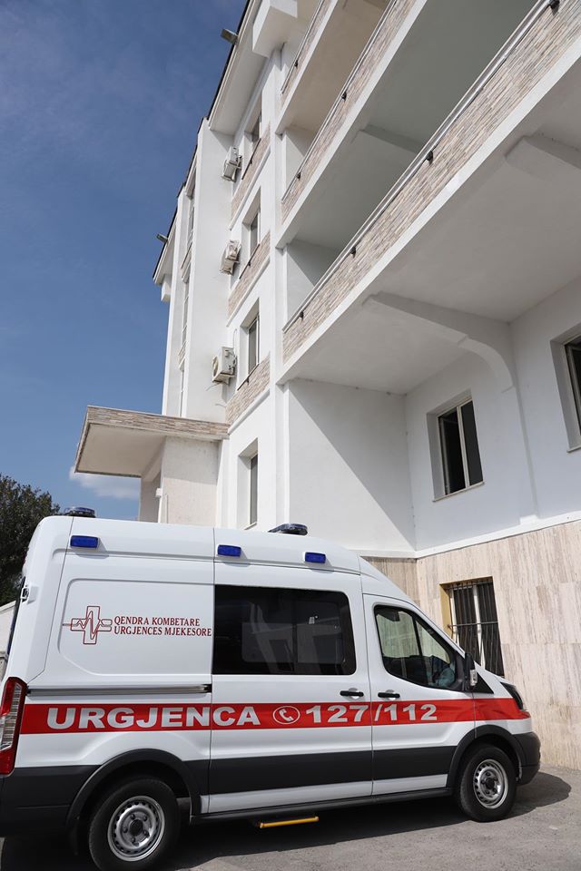 Ministrja lajmëron se spitali i dytë është gati, poston foto nga pavionet