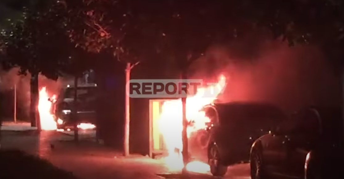 Digjen 2 makina ne Elbasan, i perkasin ish zyrtarit te larte