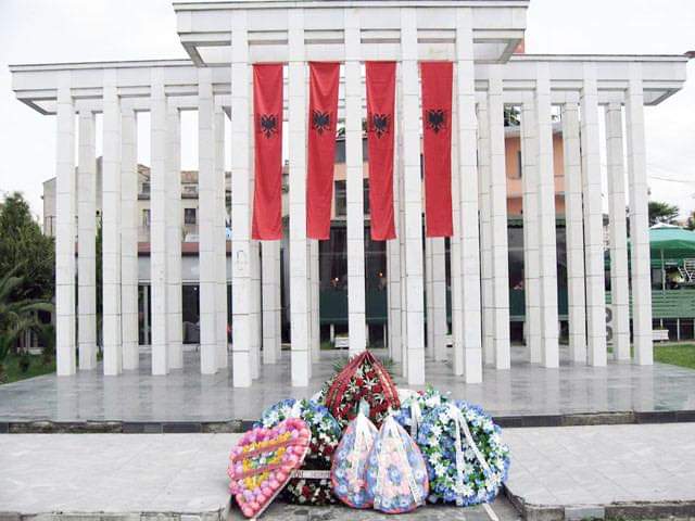 Ish-deputetja kujton 2 prillin në Shkodër: Nderim përjetë Arben Brocit, Bujar Bishanakut, Besnik Cekës, Nazmi Kryeziut