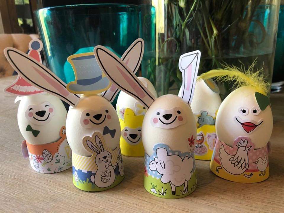 Basha uron Pashket me foton qe kane kompozuar dy vajzat e tij