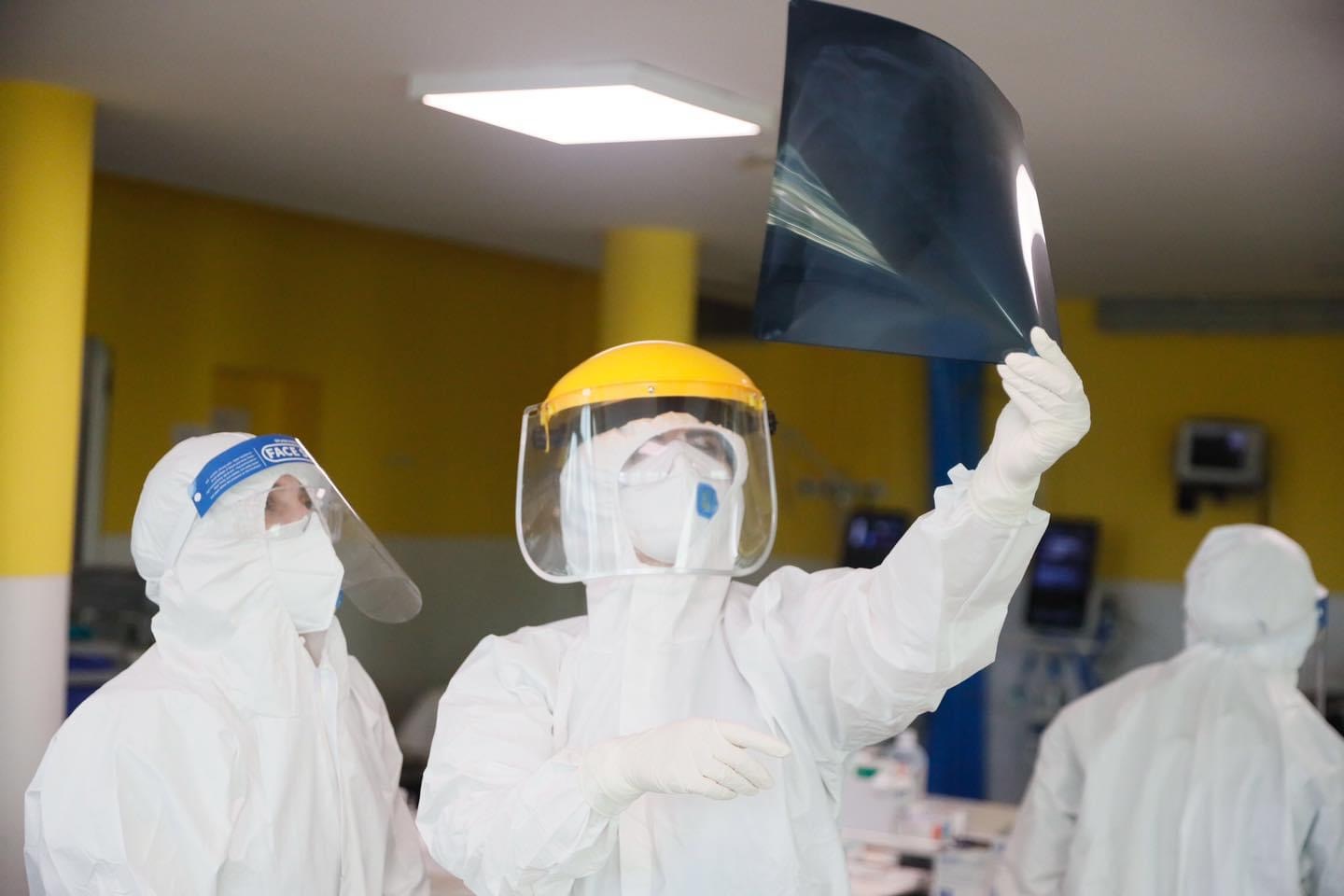 TE MERKUREN/Sherohen 11 persona nga covid 19