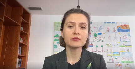 VIDEO/Shahini u përgjigjet kritikave dhe mesazh maturantëve: Vlerësimi online nuk është nota formale finale