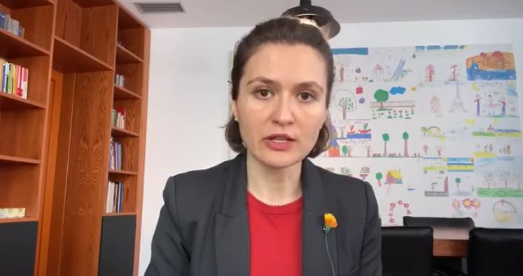 VIDEO/Shahini mesazh maturantëve: Provimet nuk do të mbahen nëse jemi të izoluar edhe në qershor apo korrik