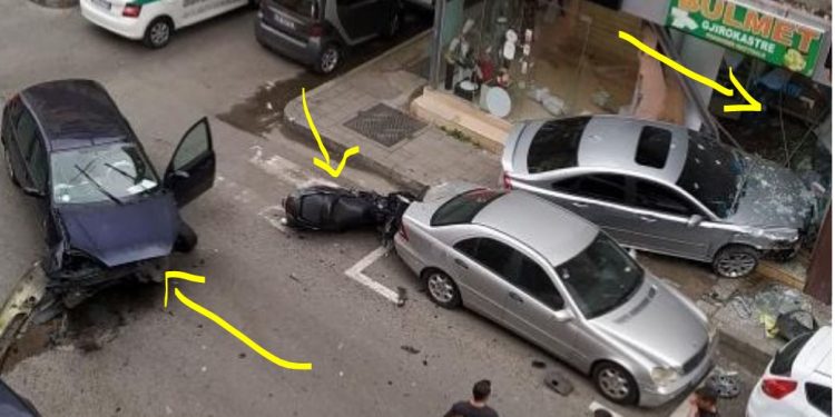 Aksident i trefishtë në ish-bllok, makina përfundon brenda në dyqan