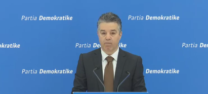 FOTO/PD: Qeveria po ua bën jetën ferr personave që duhet të marrin pagesën e papunësisë