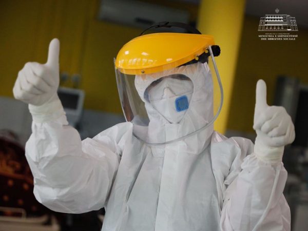 DETAJE/Sa mjekë janë të prekur në Shqipëri me COVID-19, gjysma e tyre janë shëruar