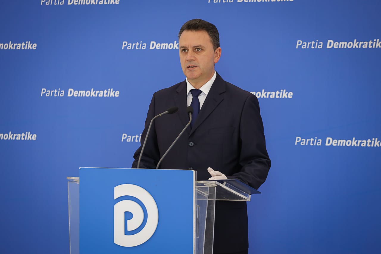 “Numri i ulët i testimeve fsheh të vërtetën”, PD: Pse në Shqipëri qeveria përqëndron analizën vetëm tek një laborator?