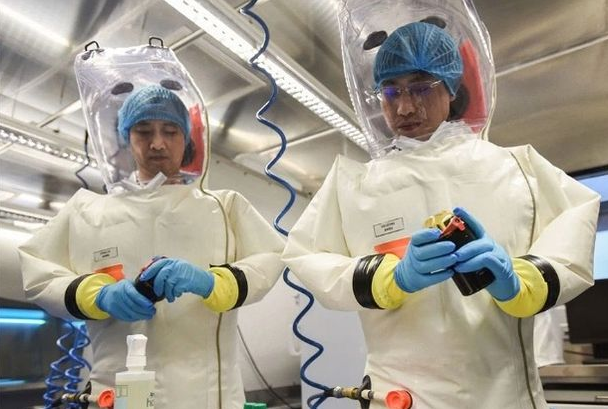 Publikohen imazhet në laboratorin misterioz biologjik në Vuhan ku ruhen 1,500 tipe virusesh