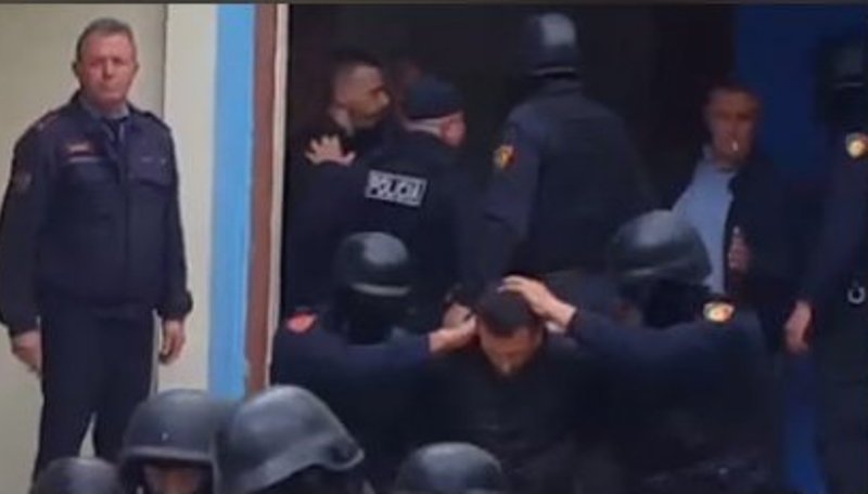 “Pretendon se është i infektuar me COVID-19”, Ish-nëndrejtori i spitalit të Sarandës bën kërkesë për lirimin nga burgu