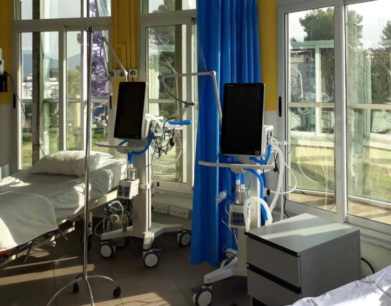 FOTO/Tre pacientë të Infektivit me COVID-19 po trajtohen në spitalin “Shefqet Ndroqi”