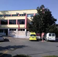 Burrë e grua të prekur nga koronavirusi në Mirditë, të dy punonjës të spitalit