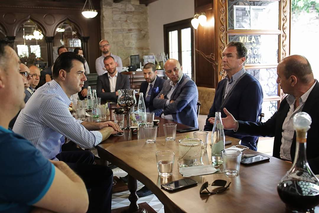 Basha takim me operatorët turistikë në Durrës, 5 kërkesa qeverisë