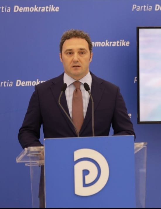 Rritja e rasteve me COVID-19/Spahia: Nuk e kanë fajin qytetarët, por dështuan me testimet