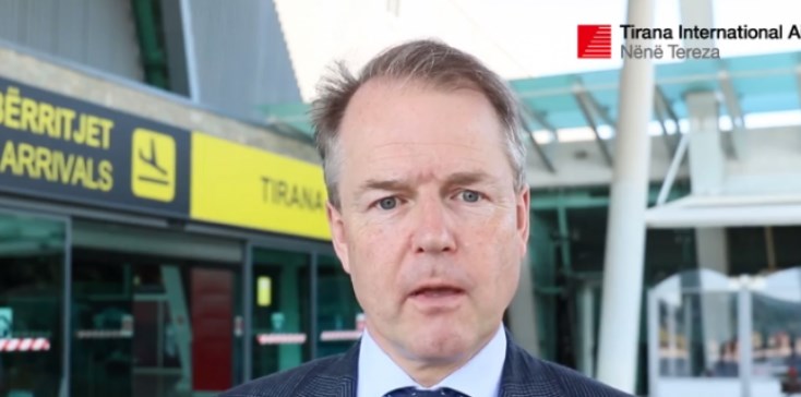 Sulmohet drejtori i aeroportit te Rinasit