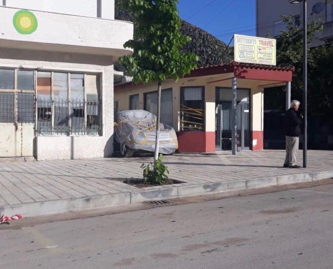 Shperthim eksplozivi ne Delvine, shkaterrohet makina