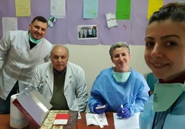 FOTO/Jo dedikime dhe lule për infermierët, rritje rrogash për heronjtë tanë të palodhur gjatë koronavirusit