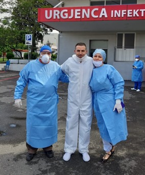 FOTO/Jo dedikime dhe lule për infermierët, rritje rrogash për heronjtë tanë të palodhur gjatë koronavirusit