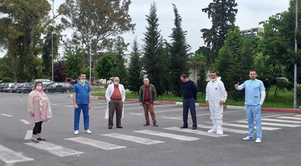 FOTO/Jo dedikime dhe lule për infermierët, rritje rrogash për heronjtë tanë të palodhur gjatë koronavirusit