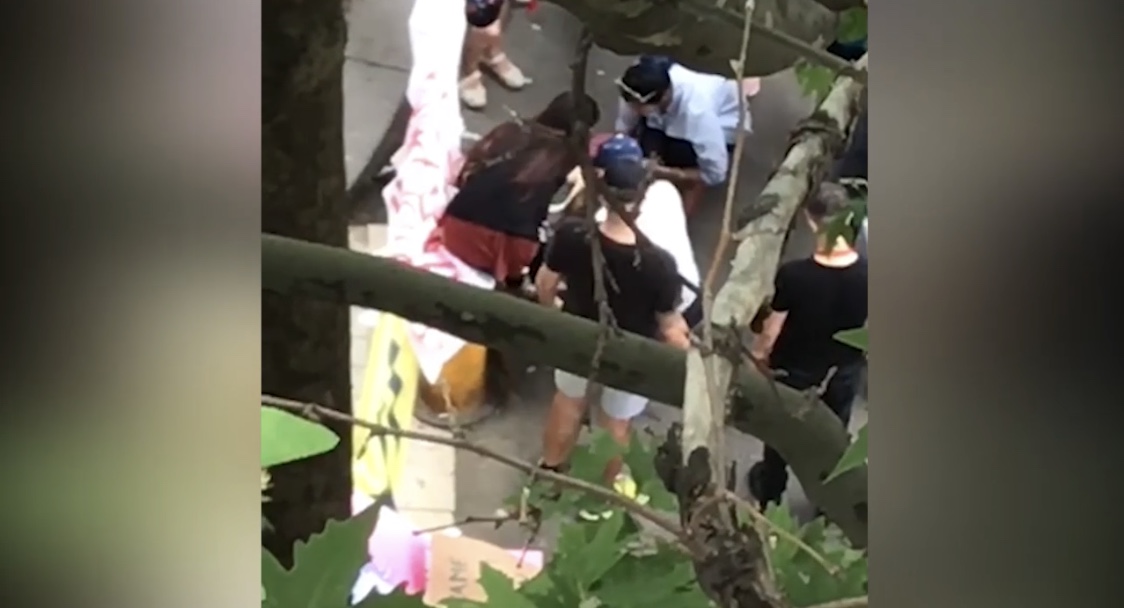 FOTO/ Kapet personi qe hodhi kapsolla te protesta