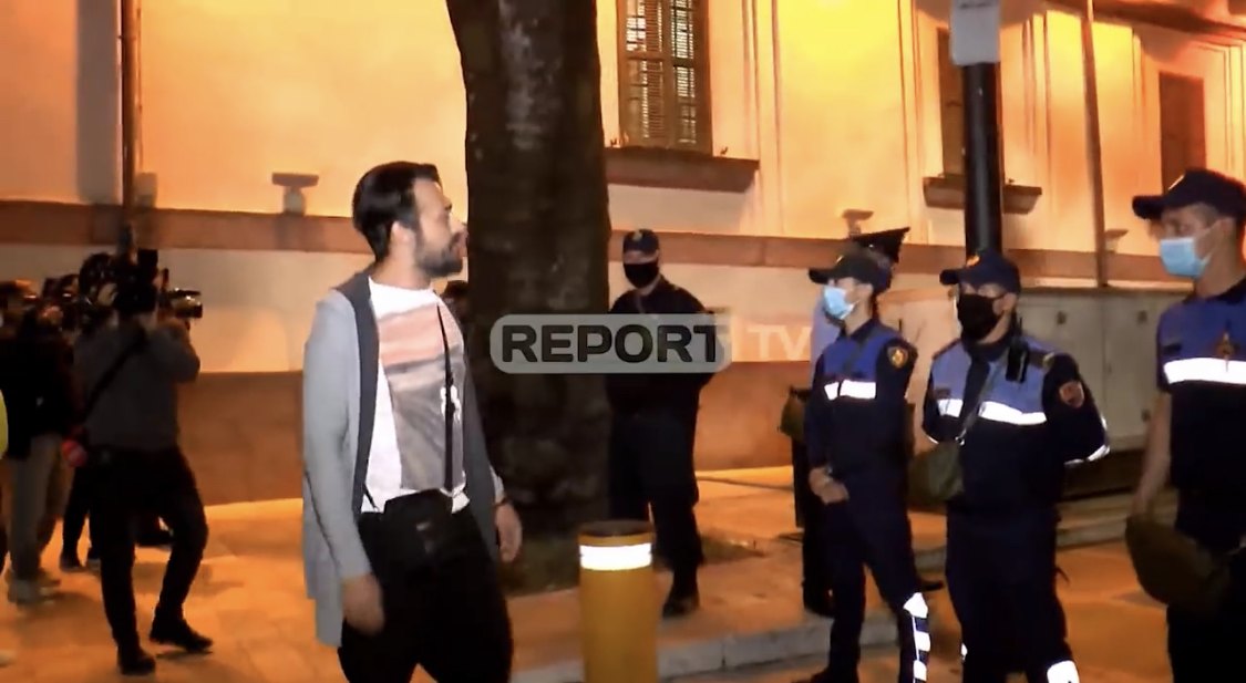 VIDEO/ Ky aktor frymezon. “ do ju q* rob, b**th q*rat, mes natës si kusarë”