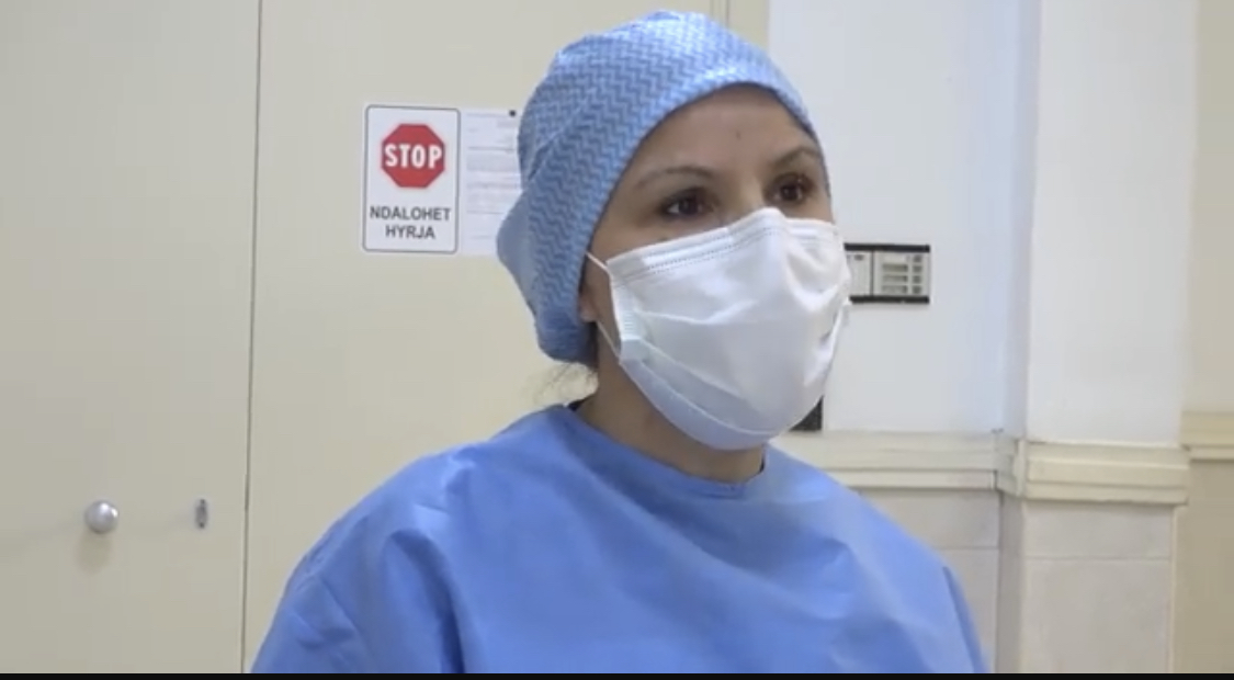 Valbona, infermierja qe u bllokua ne Shqiperi dhe sherben te urgjenca