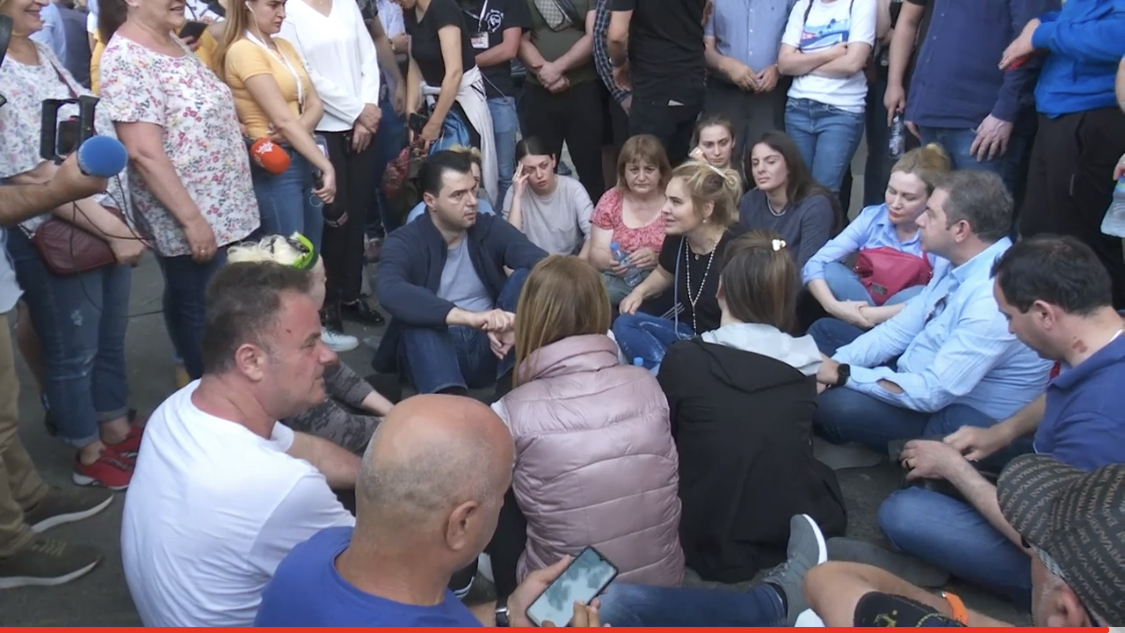 Basha: Rinia e Tiranes te derdhet sonte ne rruge, Tirana nuk bie