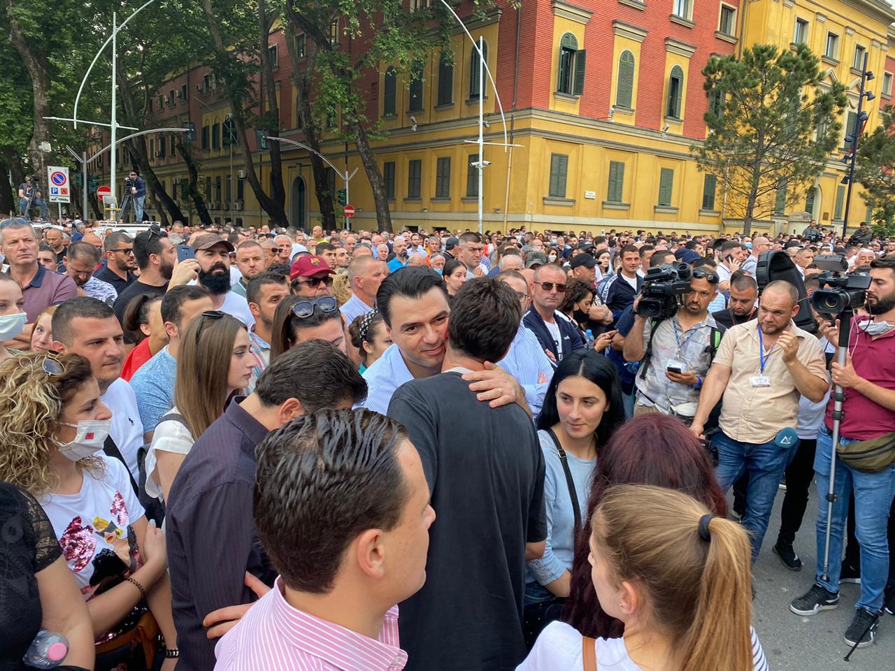 Aktori Neritan Licaj falenderon Bashen per mbeshtetjen e protestes