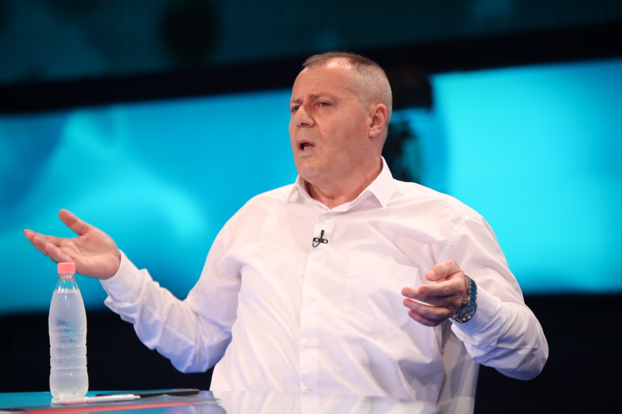 Gazetari Mustafa Nano, centralisti i policise per te pilotuar ‘fake news’